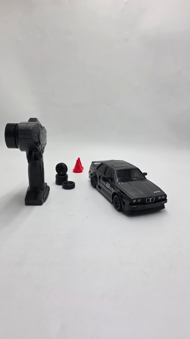 BMW E30 RC Drift Car 1:24 Scale 4WD | 20KM/H High-Speed Remote Control Racing Car with LED Lights, Drift Tires & Battery Included