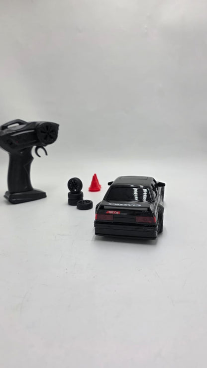 BMW E30 RC Drift Car 1:24 Scale 4WD | 20KM/H High-Speed Remote Control Racing Car with LED Lights, Drift Tires & Battery Included